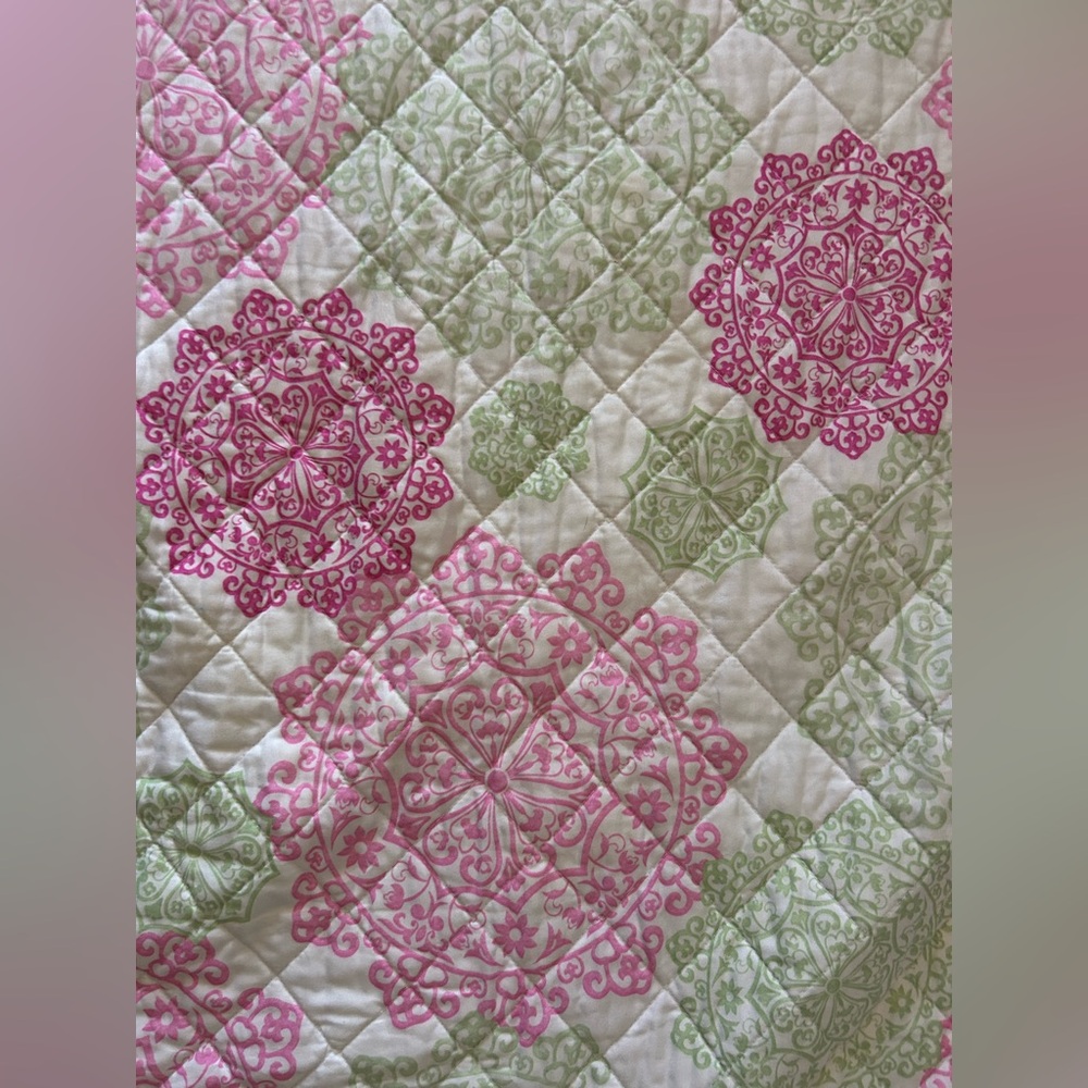 Tommy Hilfiger Hibiscus Hill Girls Twin Quilt Set with pink and green design - Picture 5 of 10